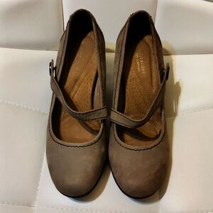 Naturalizer Neema Suede Block Heel Pumps Tan Taupe Comfort Size 7.5
